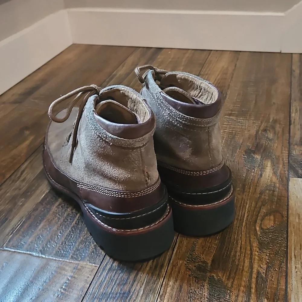 Clarks Men's Stylish Brown Suede‎ Ankle Boots.